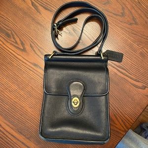 Vintage Coach Black leather shoulder bag